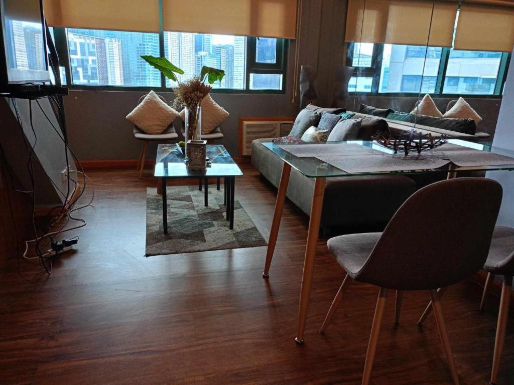 Loft Condo Beside Shangri-La Fort マニラ市 エクステリア 写真