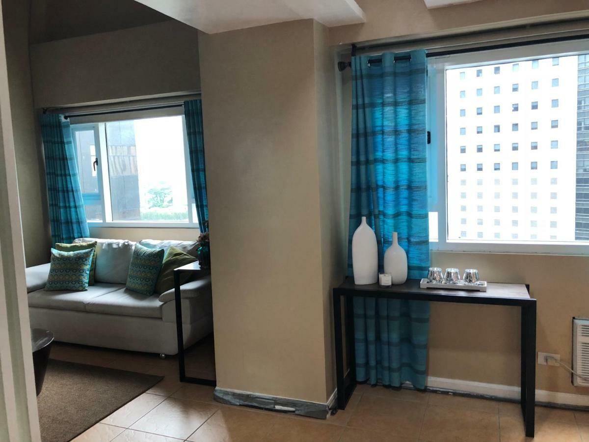 Loft Condo Beside Shangri-La Fort マニラ市 エクステリア 写真