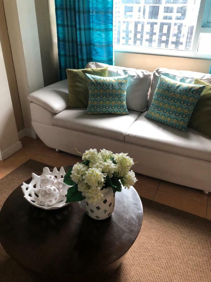 Loft Condo Beside Shangri-La Fort マニラ市 エクステリア 写真